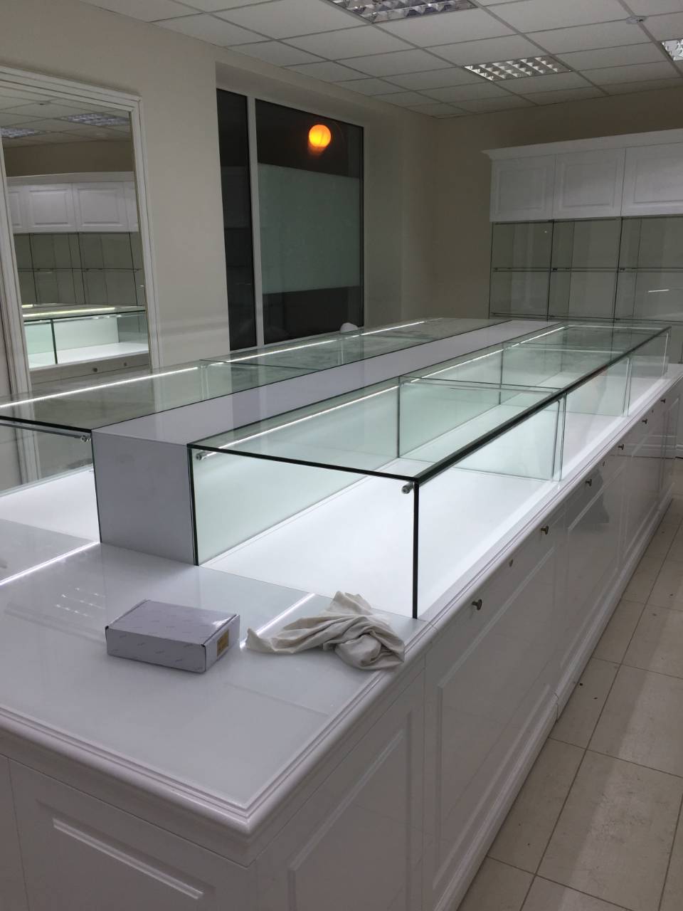 present-tumba-bright Презентационная тумба Bright